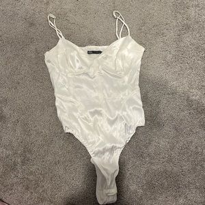 Never worn - Zara silky bodysuit adjustable straps small Ivory
